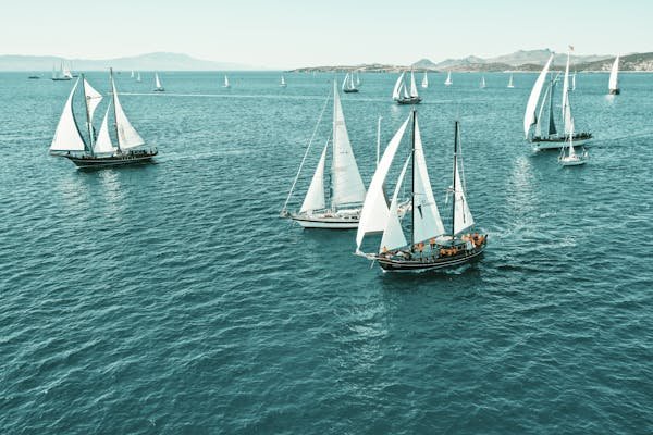 Explorez les trésors cachés des croisières à voile en grèce